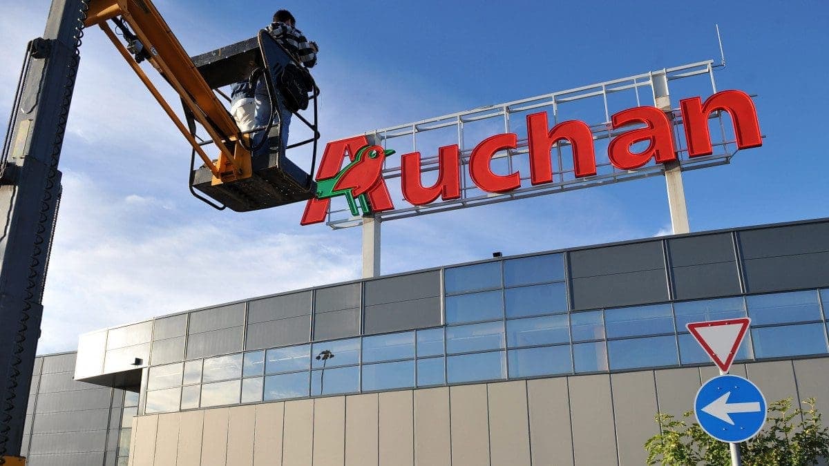 Forrósódik a helyzet az Auchannál - Elbocsátások helyett üzleteket adnak el Franciaországban