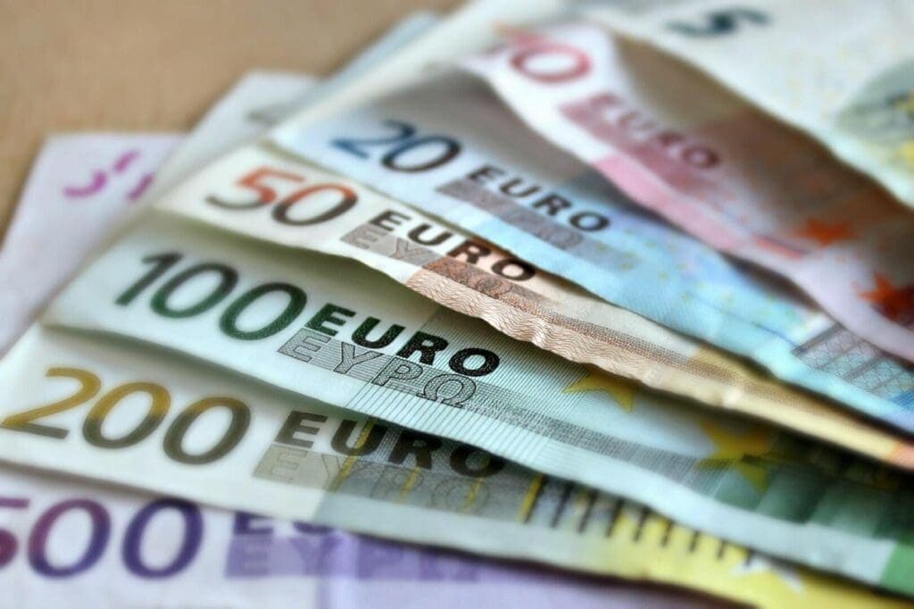 Devizapiac Január 10. - Enyhén gyengült a forint péntek reggelre