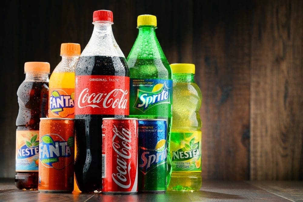 Megtévesztő volt az újrahasznosítás? – A Coca-Cola egész Európában címkét cserél