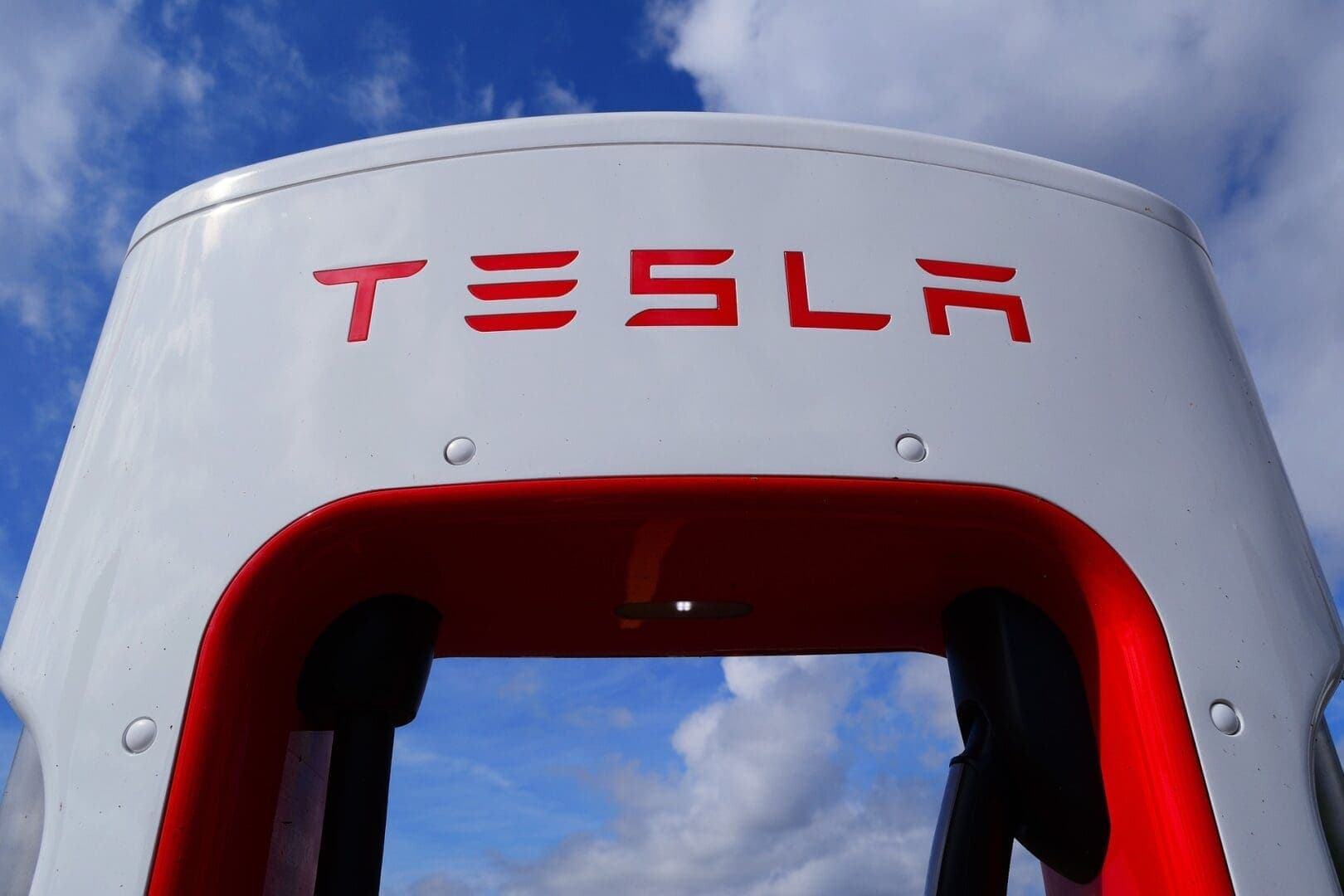 Tesla Y forradalom- Startolt a gyártás Németországban