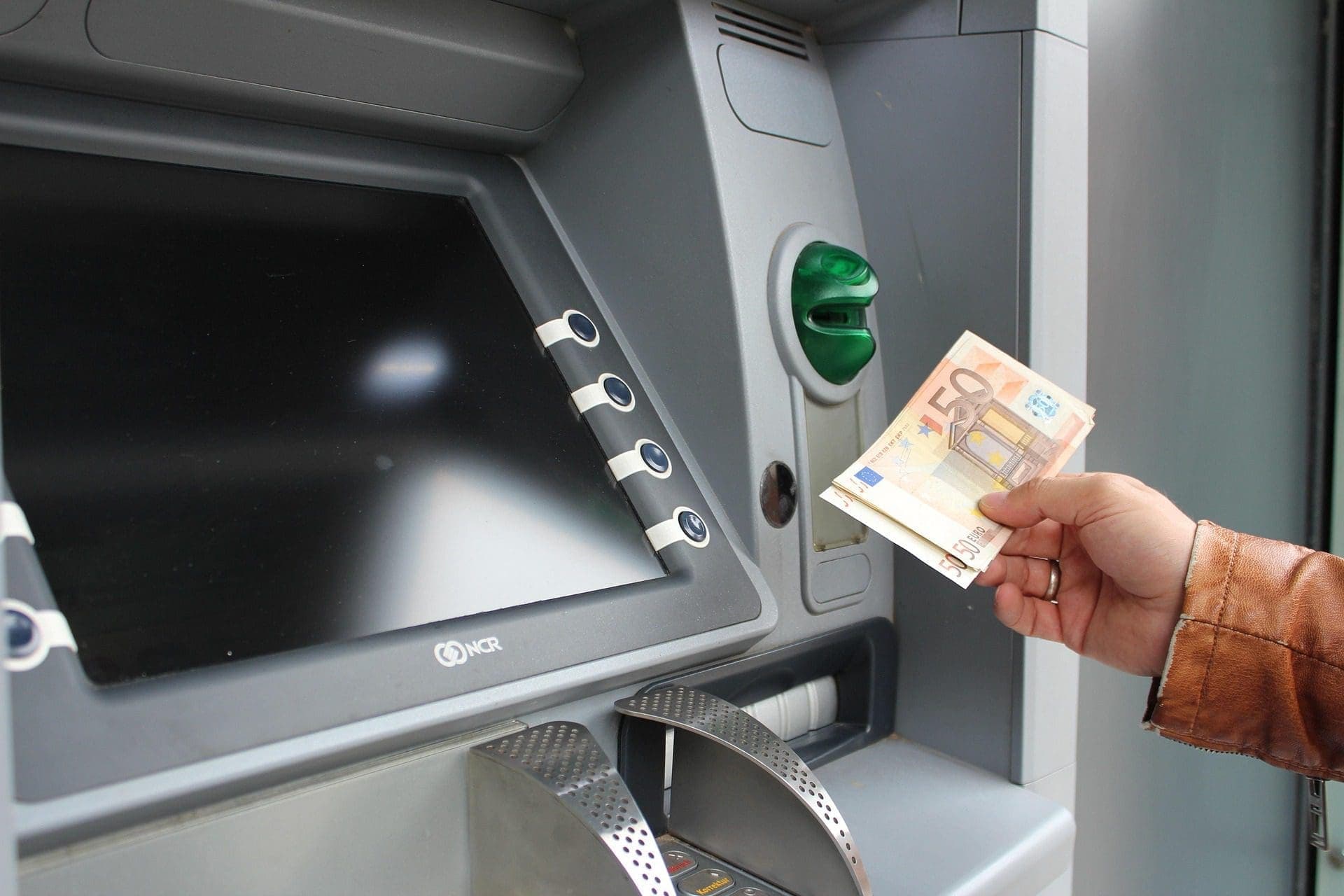 Új szabályok a készpénzfelvételnél – valóban minden településre jut majd ATM?