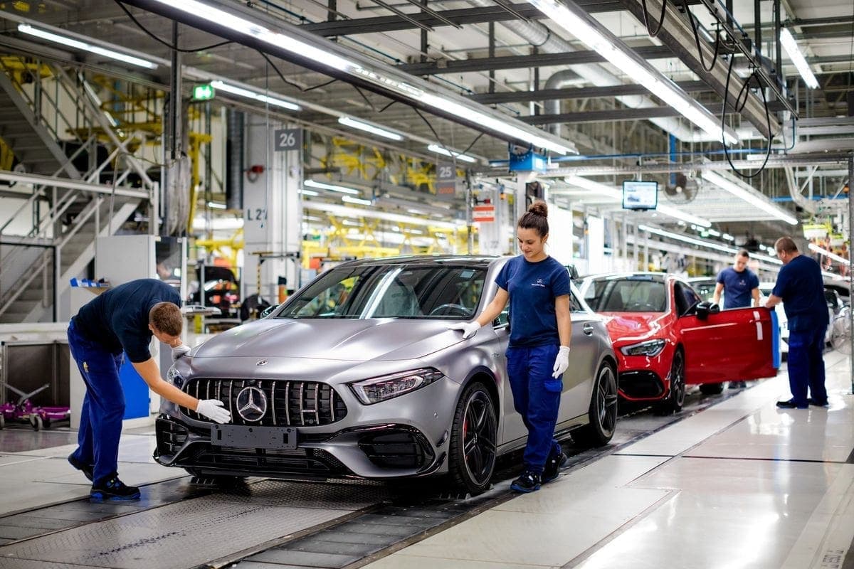 A Mercedes Magyarországot választotta – Miért okozott botrányt a hír Németországban?