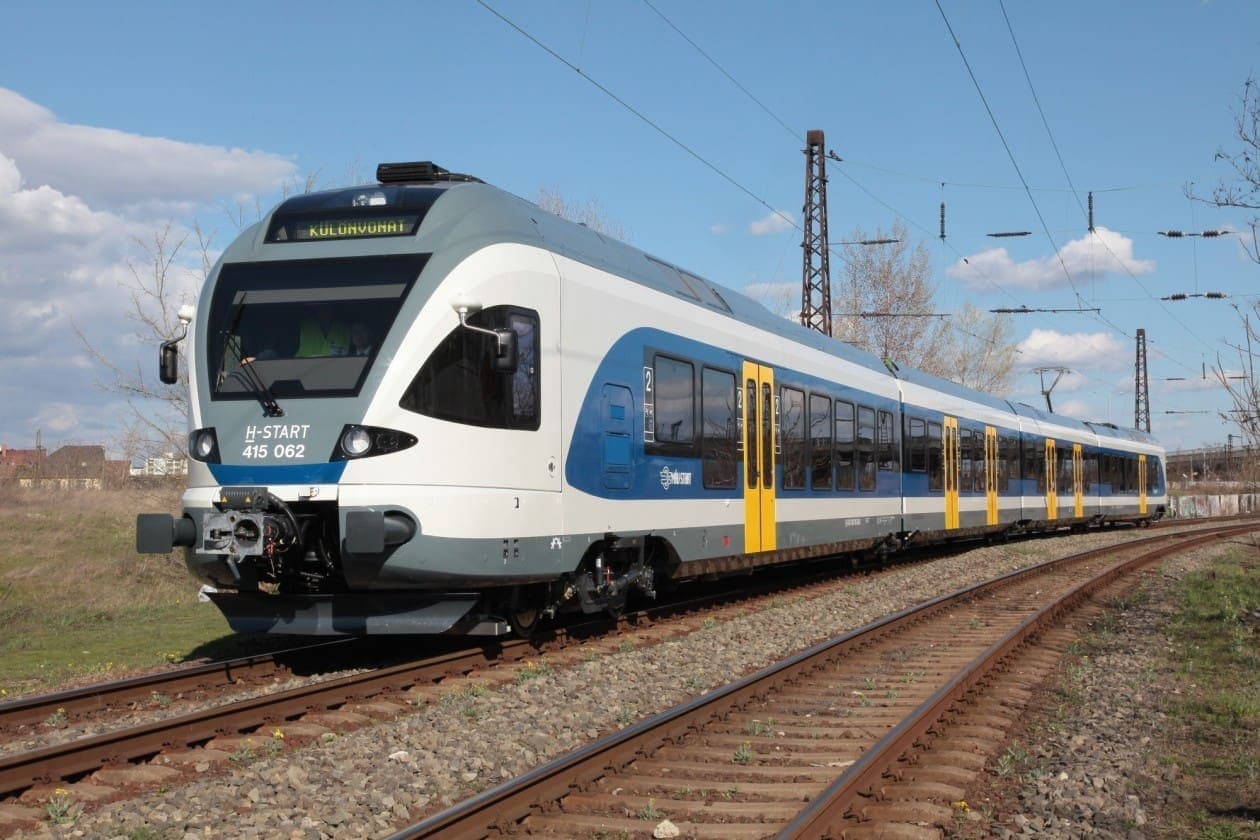 Szombattól indul a nyár – Több lesz a klímás vonat a Balaton felé