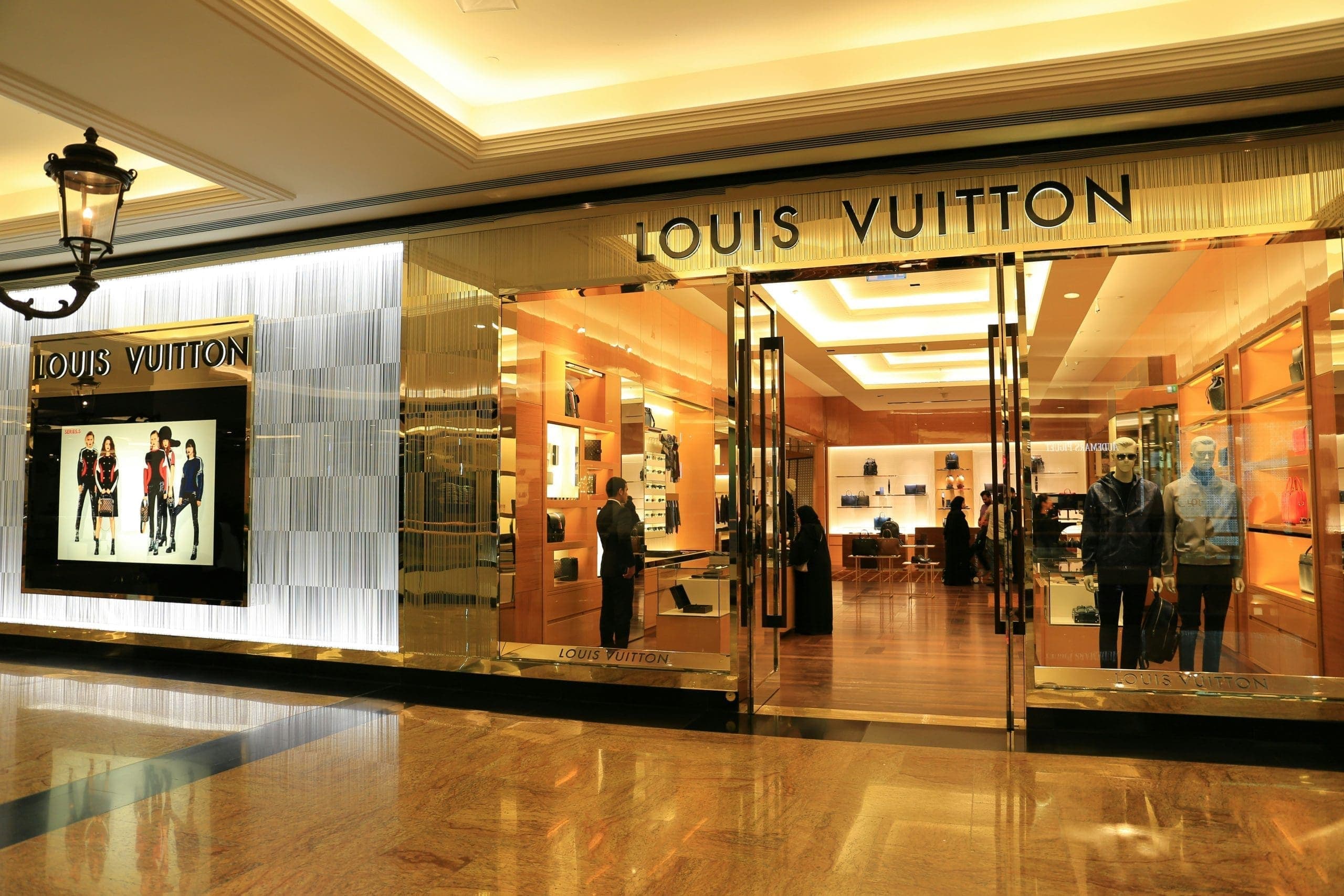 Megütötte az iráni háború a luxusóriást – Az LVMH bevétele 6 százalékkal esett