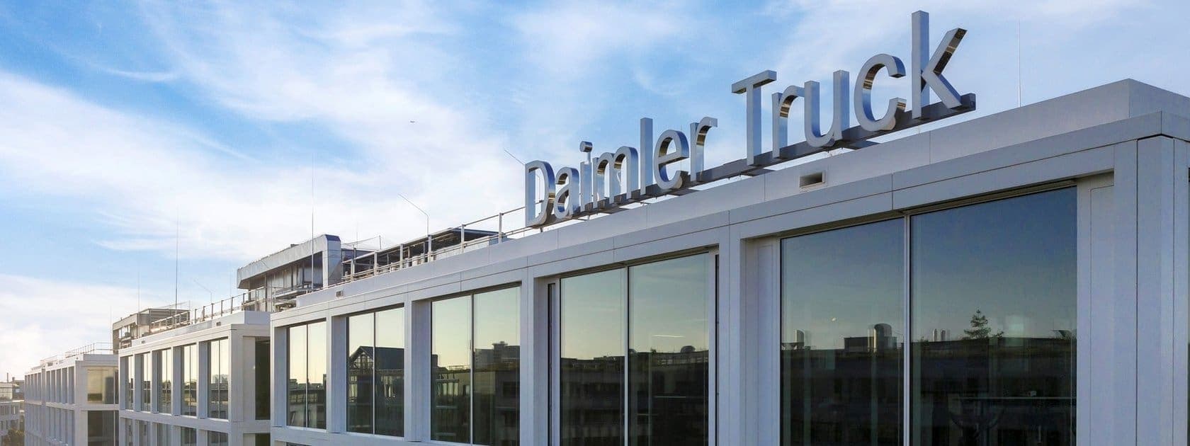 Nagy cseh beruházásra készül a Daimler Truck – Új gyártóbázis épülhet Chebben