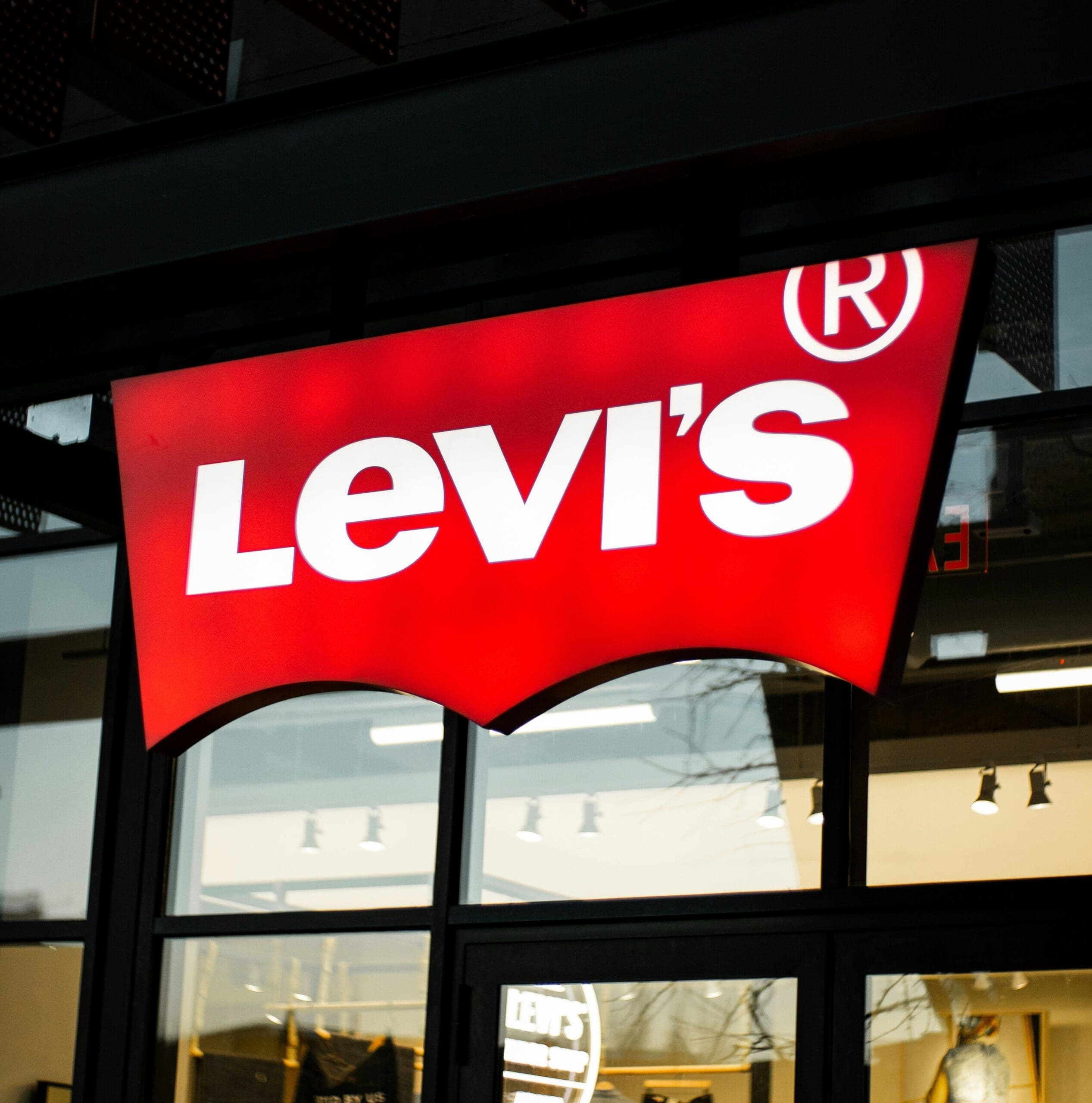 Íme a Levi’s új húzása – A 300 dolláros japán szegélyű farmerekkel új korszakot indít a legendás márka