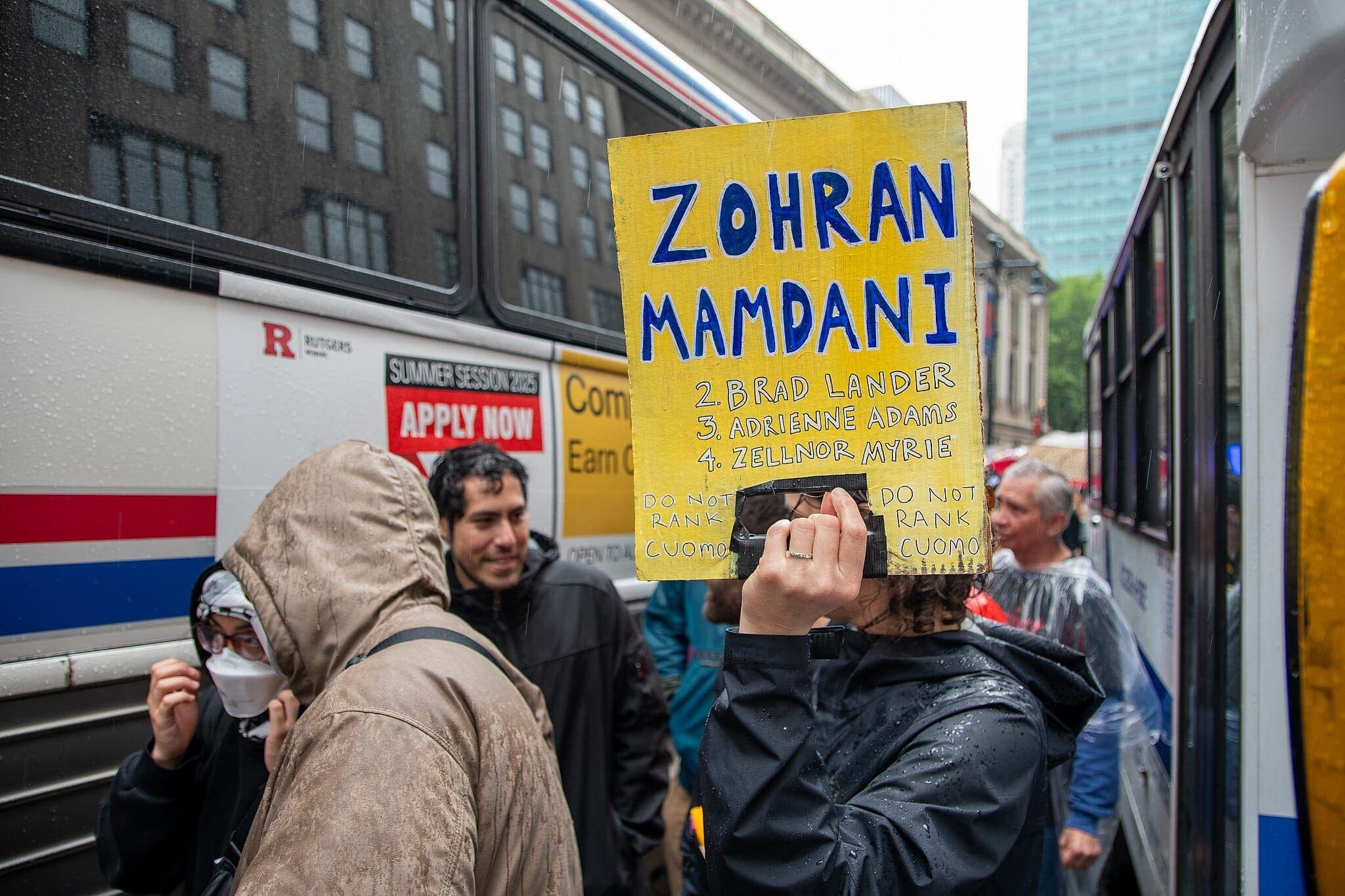 Új muszlim szupersztár - Legázolta Trump híveit New York-ban