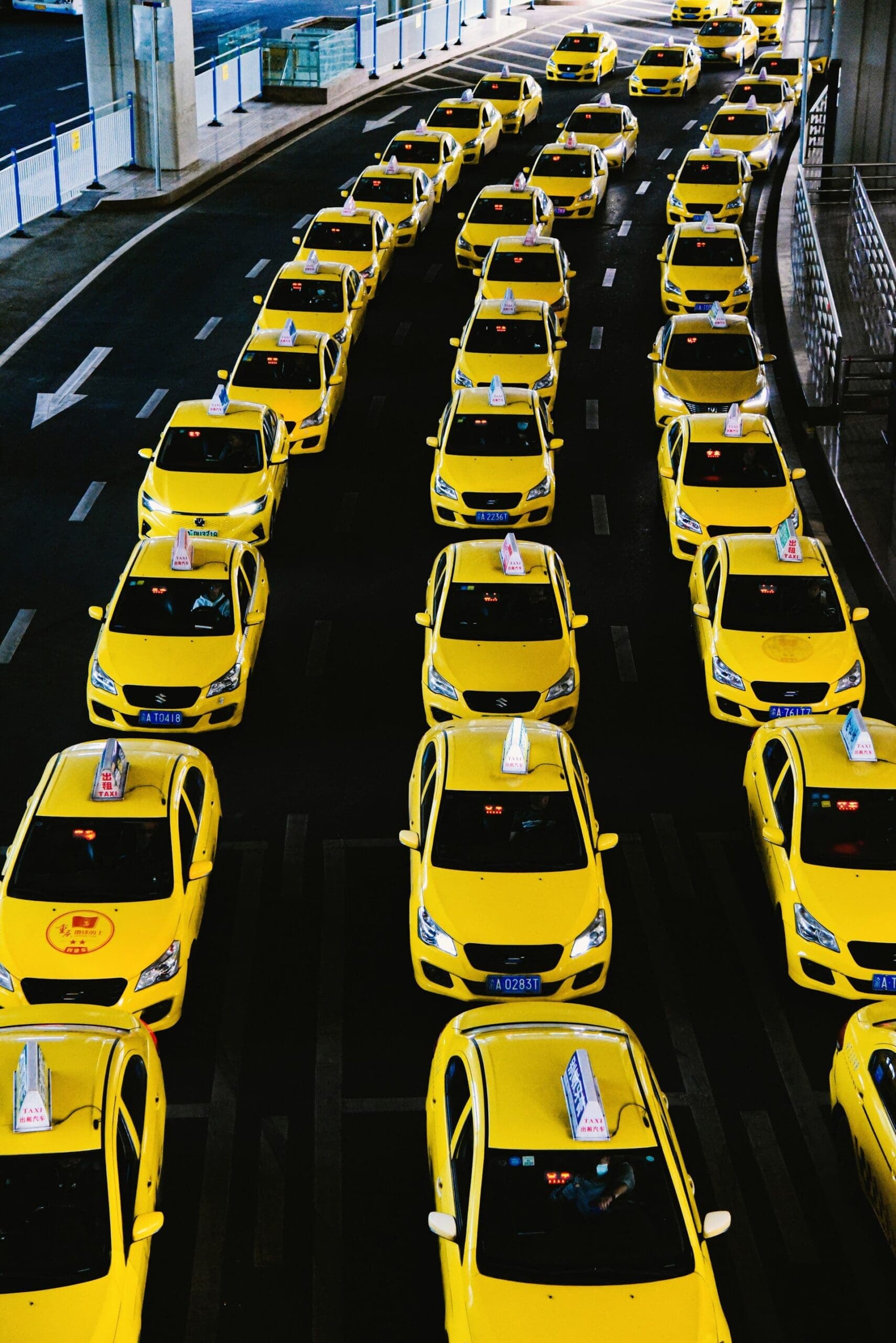 Döntés született a repülőtéri taxis tenderen – A Főtaxi mellett az Uber a nyertes