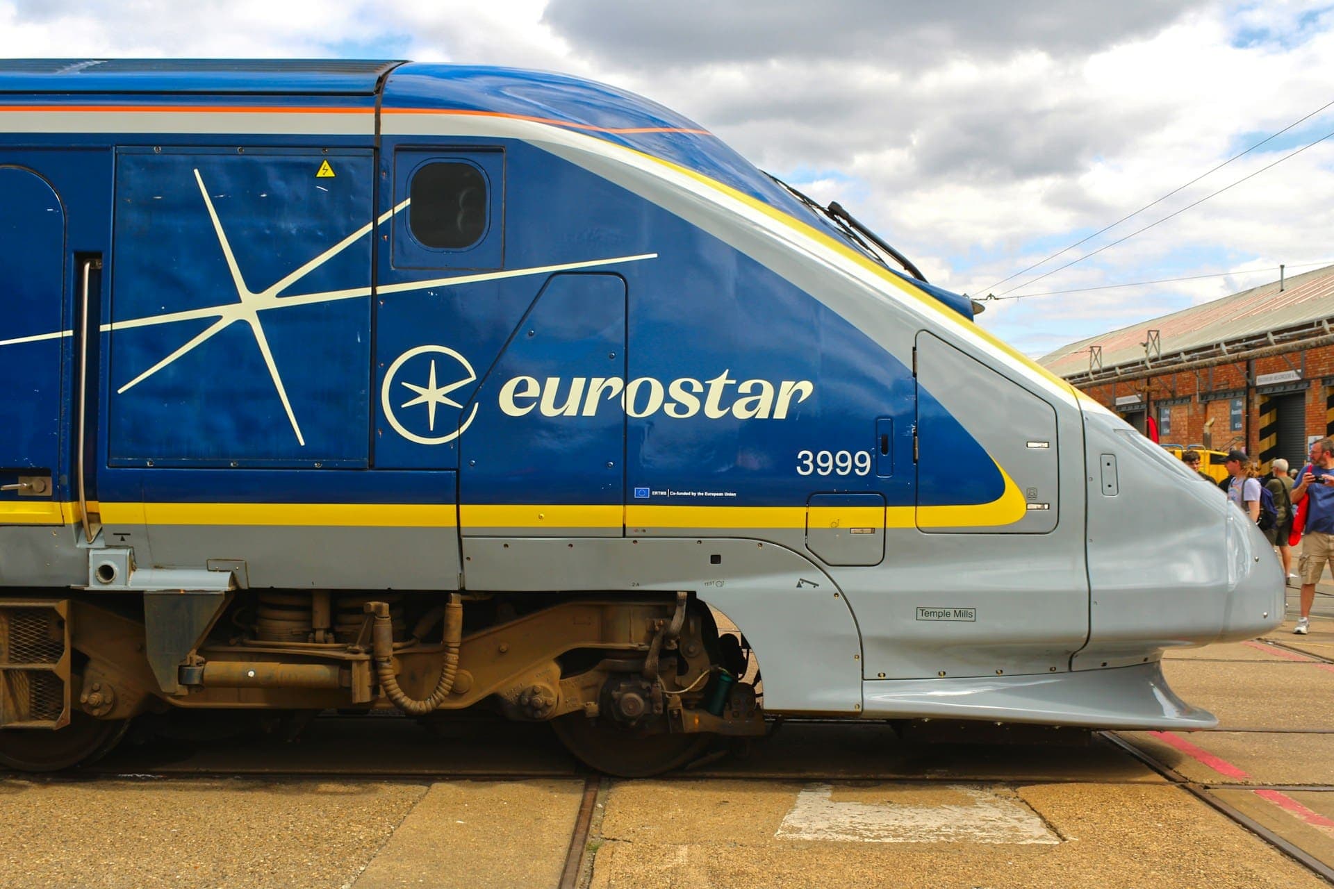 Mi történt a Csatorna-alagútban? – Megbénult az Eurostar, utasok ezrei rekedtek az állomásokon