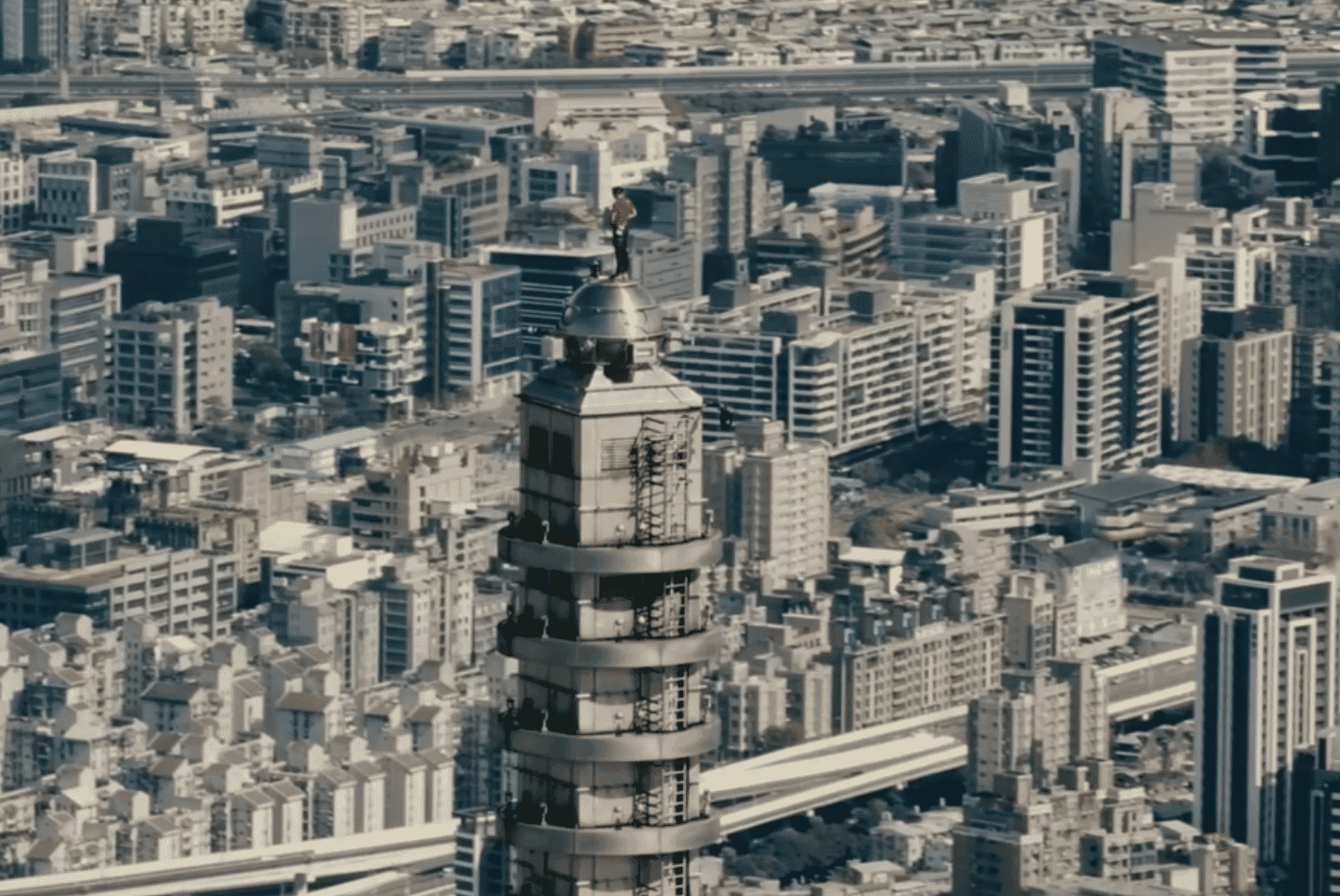 Őrült akció vagy igazi teljesítmény? – Alex Honnold biztosítókötél nélkülmászta meg az 508 méteres Taipei 101-et