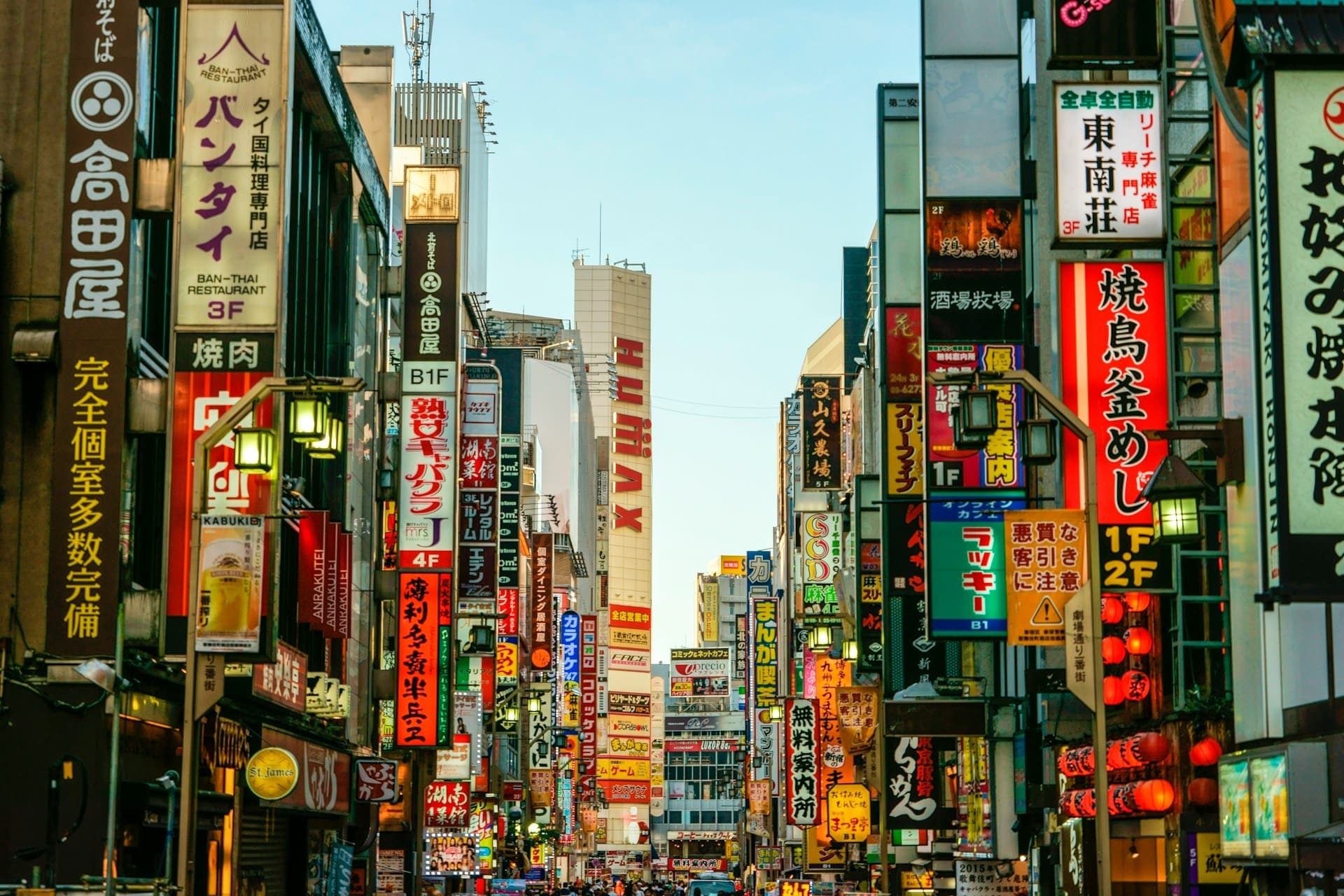 Japán gazdasága jobban teljesített a vártnál, de az iparban már látszik a fékezés