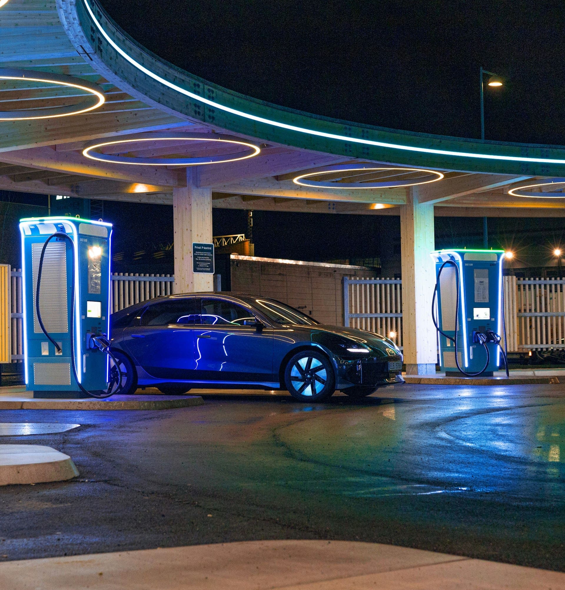 Visszaesett az EU autópiaca, de az elektromosok tarolnak – A Tesla megtorpant, a BYD berobbant
