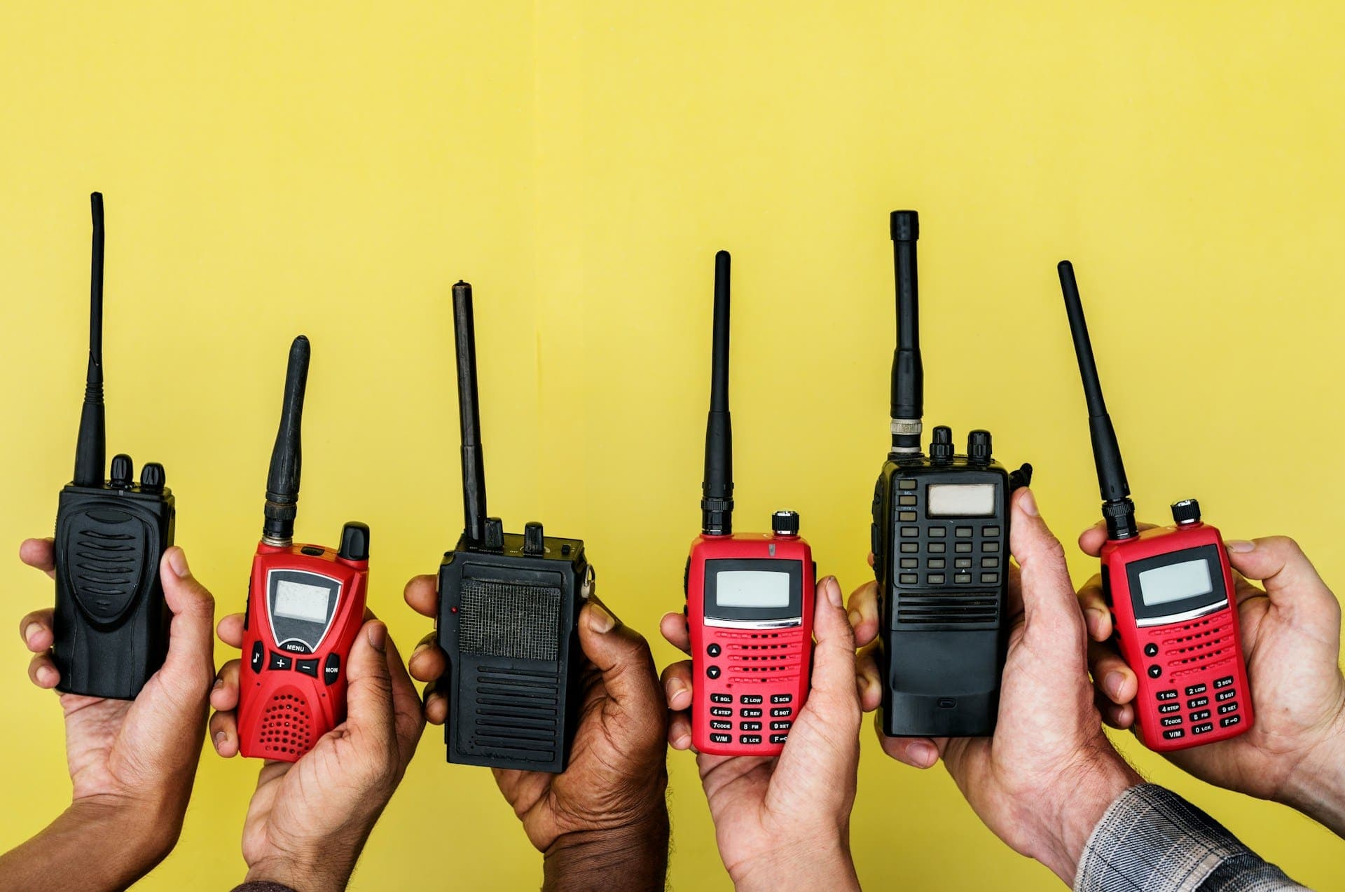Oroszország lekapcsolja az internetet? –Moszkvában walkie-talkie-k vesznek a lakosok a leállások miatt