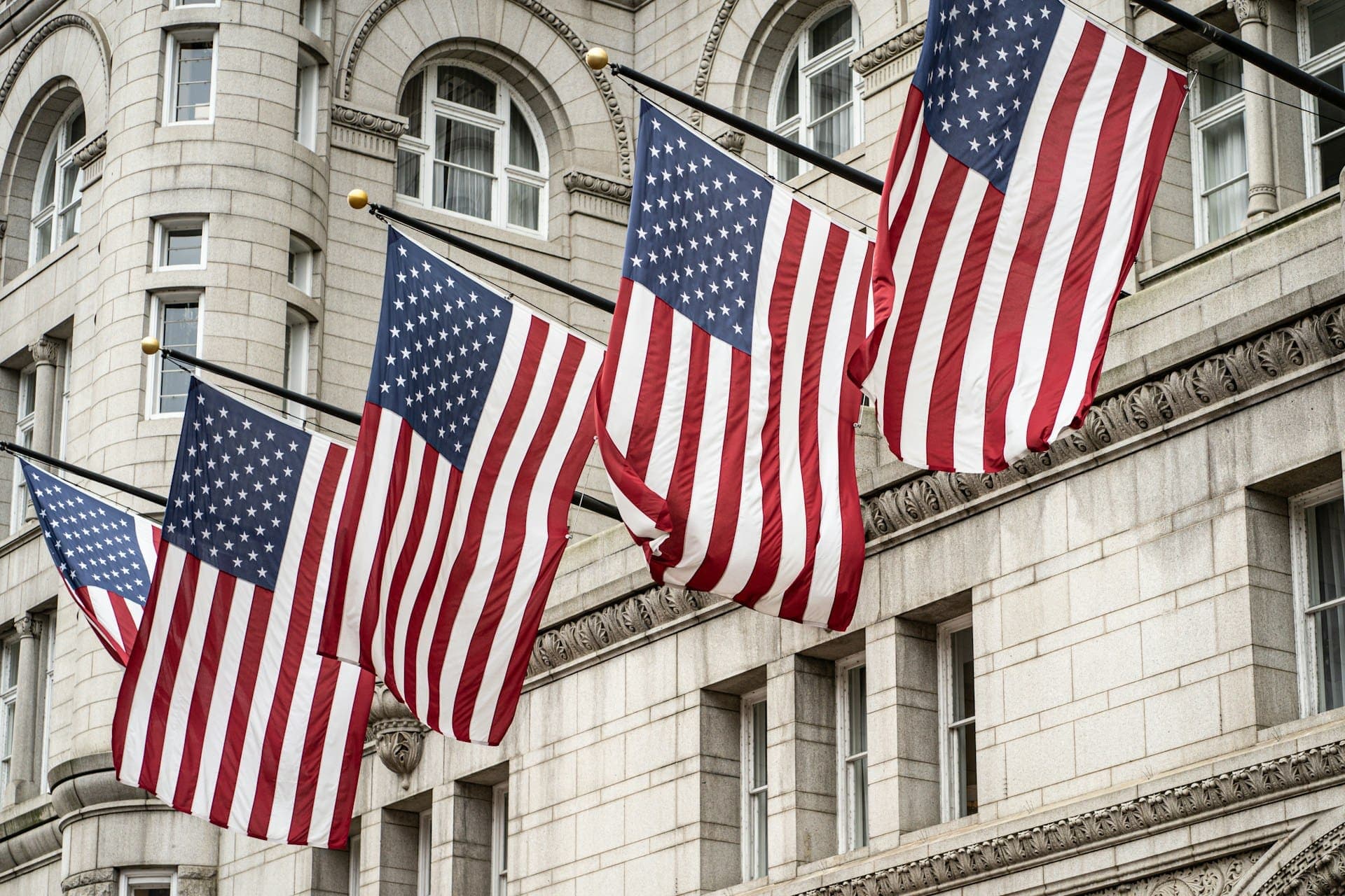 Amerikai tőzsde Június 24. – Bezöldült a régió, az olaj 73 dolláros mélyponton van