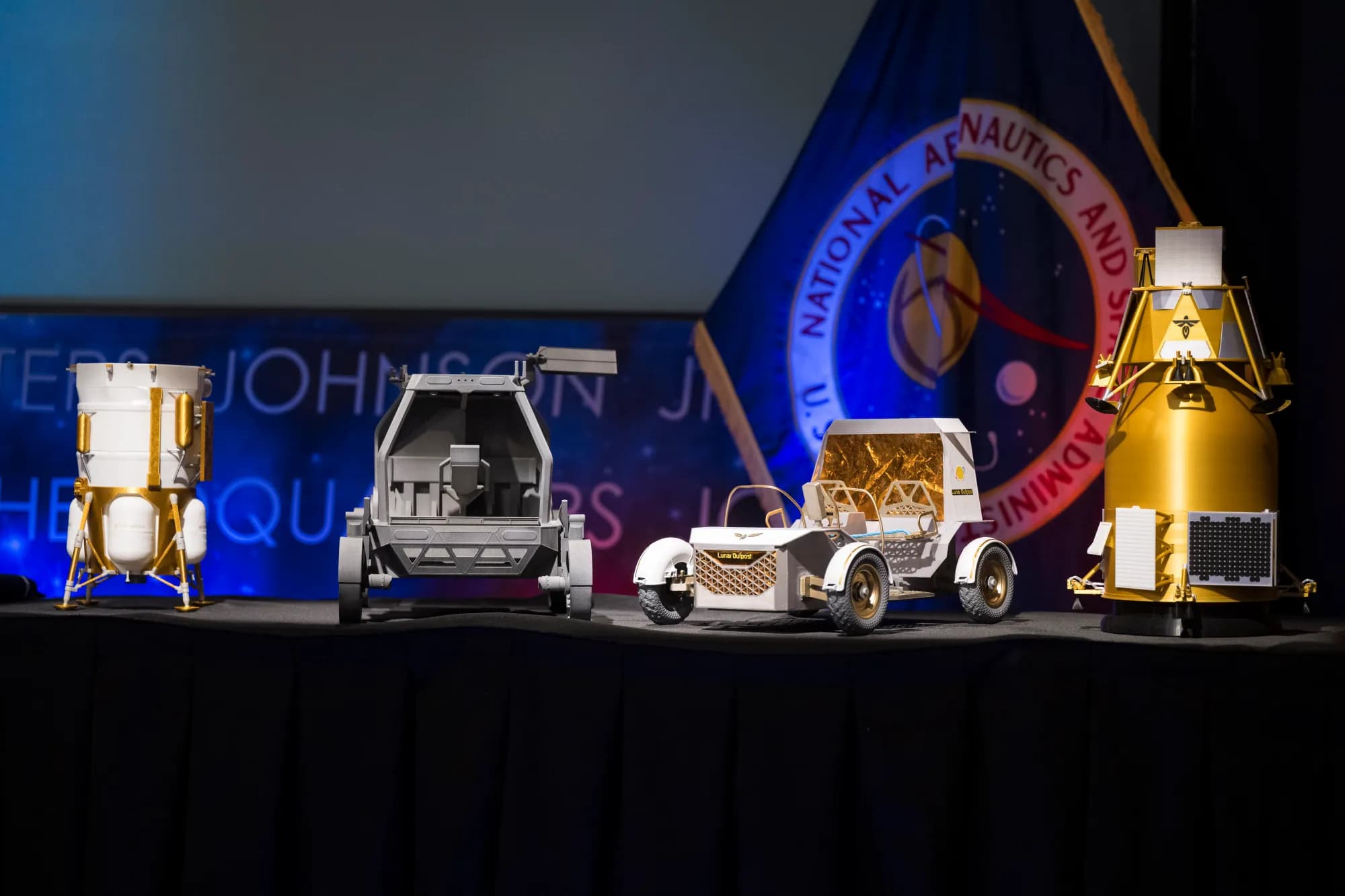 Űverseny a Holdért - Amerikai robotegységek a Déli-Sarkon?
